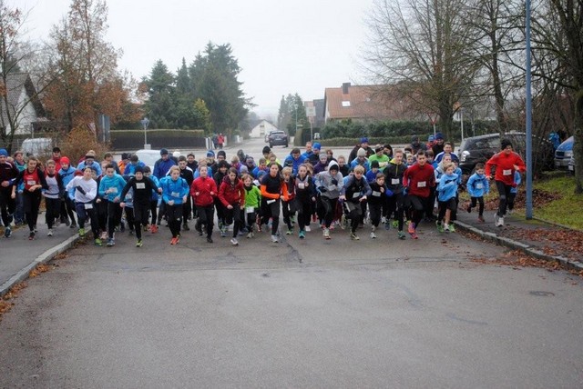Startschuss zur Kurzstrecke Start der Schüler und Jugend