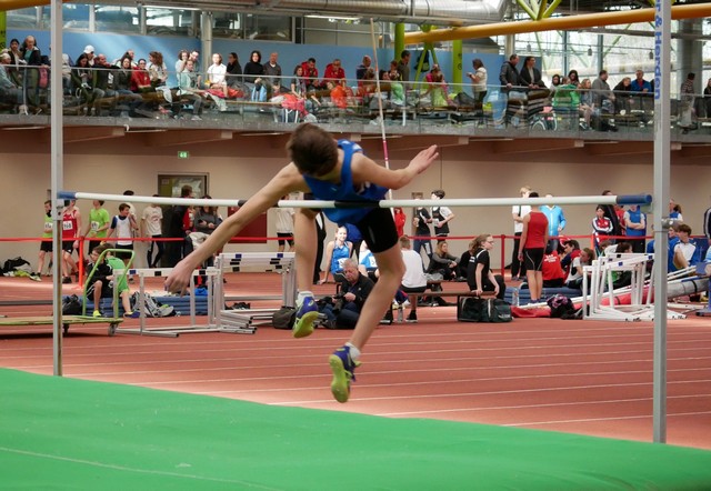 Lucas beim Hochsprung