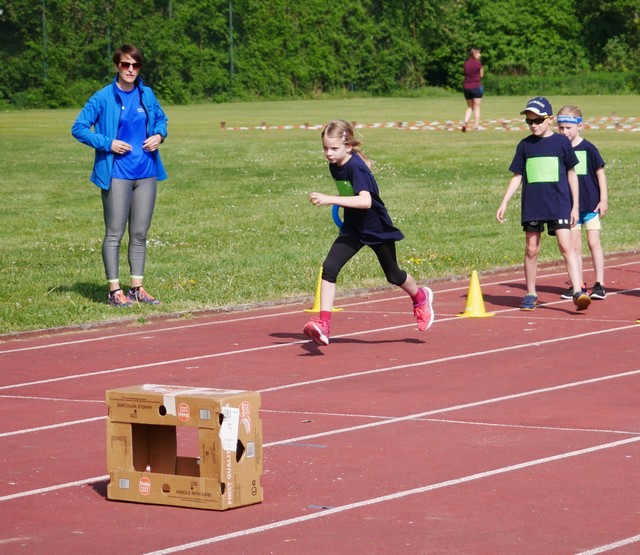 Die Mannschaft der U10 bei der Hürdenstaffel