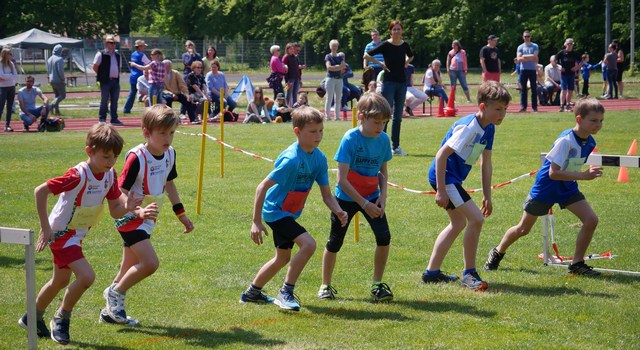 Start zum Team-Biathlon