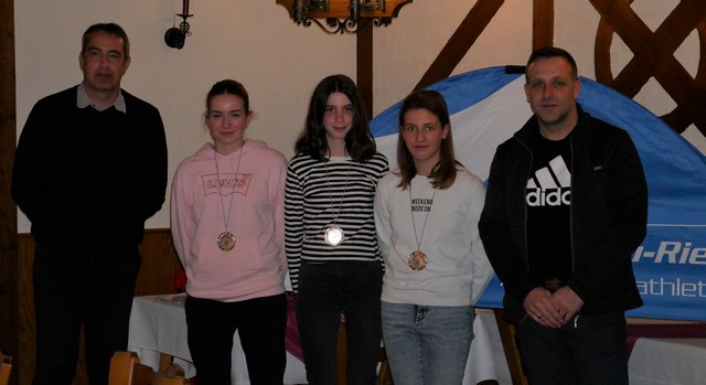 Die wU14 des TSV Nördlingen wurde mit LG Rekord Schwäbischer Meister über 4x75 Meter