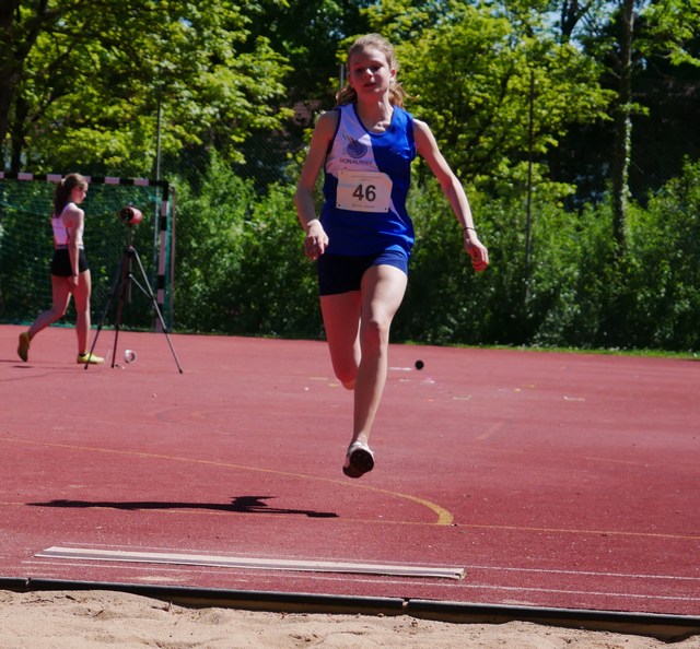 Jessica Rauter beim Weitsprung