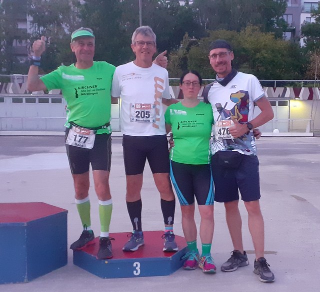 kurz vor dem Start von links Hans Niederhuber, Bernhard Satzenhofer, Simone Müller und Henning Breuer