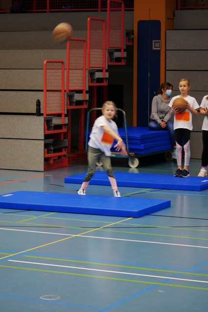 Medizinballstoßen bei den U12