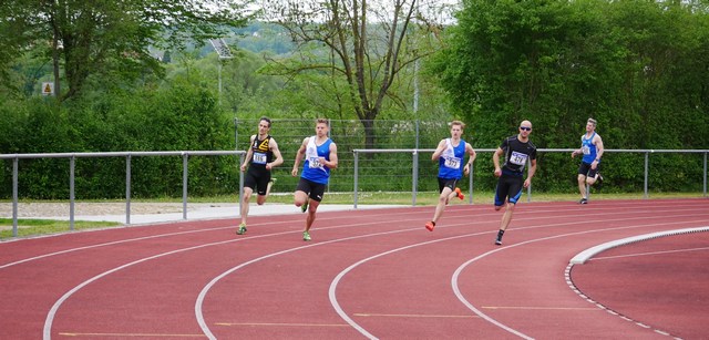 400 Meter mit Felix Herrmann (Bahn 4) und Christoph Humburger (Bahn 3)